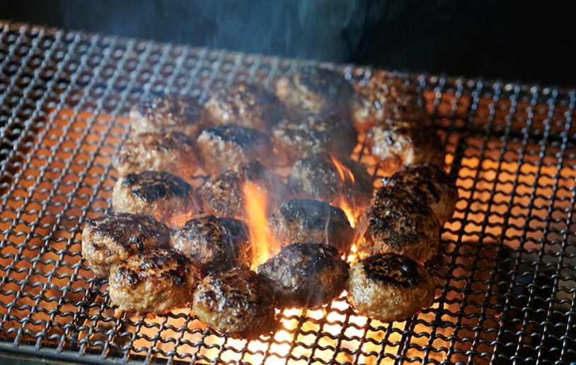 Potelのランチが食べ放題でリニューアル！「てまりポンバーグ＆からあげ食べ放題」平日はいつでも大人1,100円OFFの特別料金。さらに夏休み期間は平日のみ幼児代金が無料。
