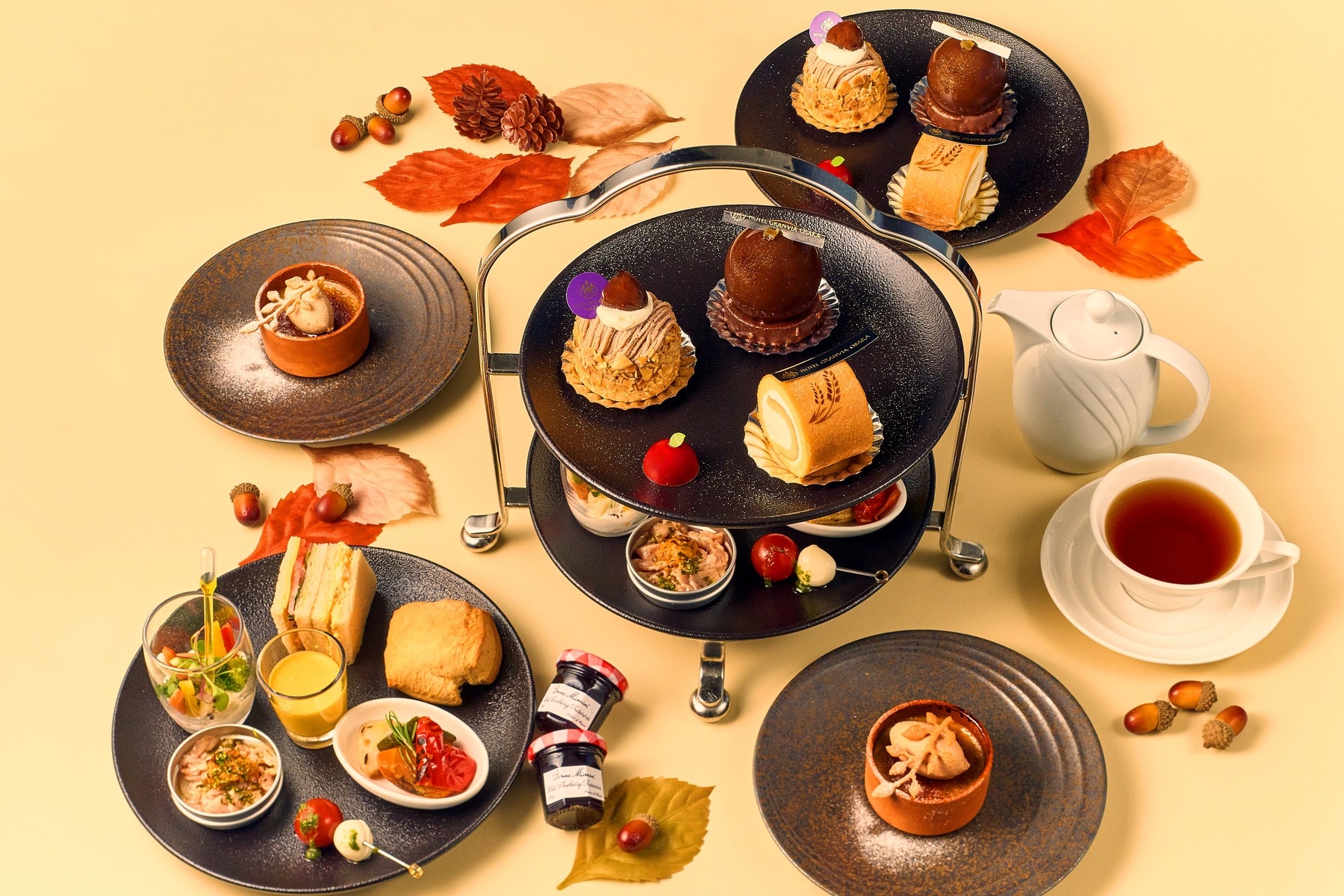 秋めく季節のティータイムにおすすめ♪「アフタヌーンティーセット～旬の味覚～」を販売　12月はツリーやサンタなどクリスマス仕様で登場！