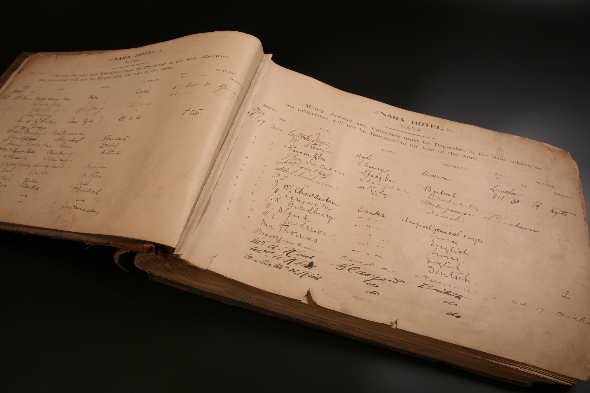 「幻のインク吸い取り紙」の存在を発見《創業日1909年10月17日から書き記されたレジスターブック修復》