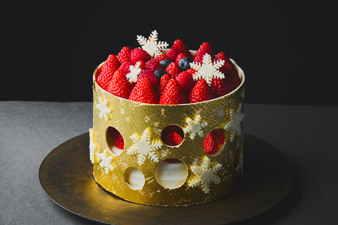 【大阪ステーションホテル】初めてのクリスマス　クリスマスの夢がつまった金色に輝くケーキ『Blissful Christmas Cake』を発売