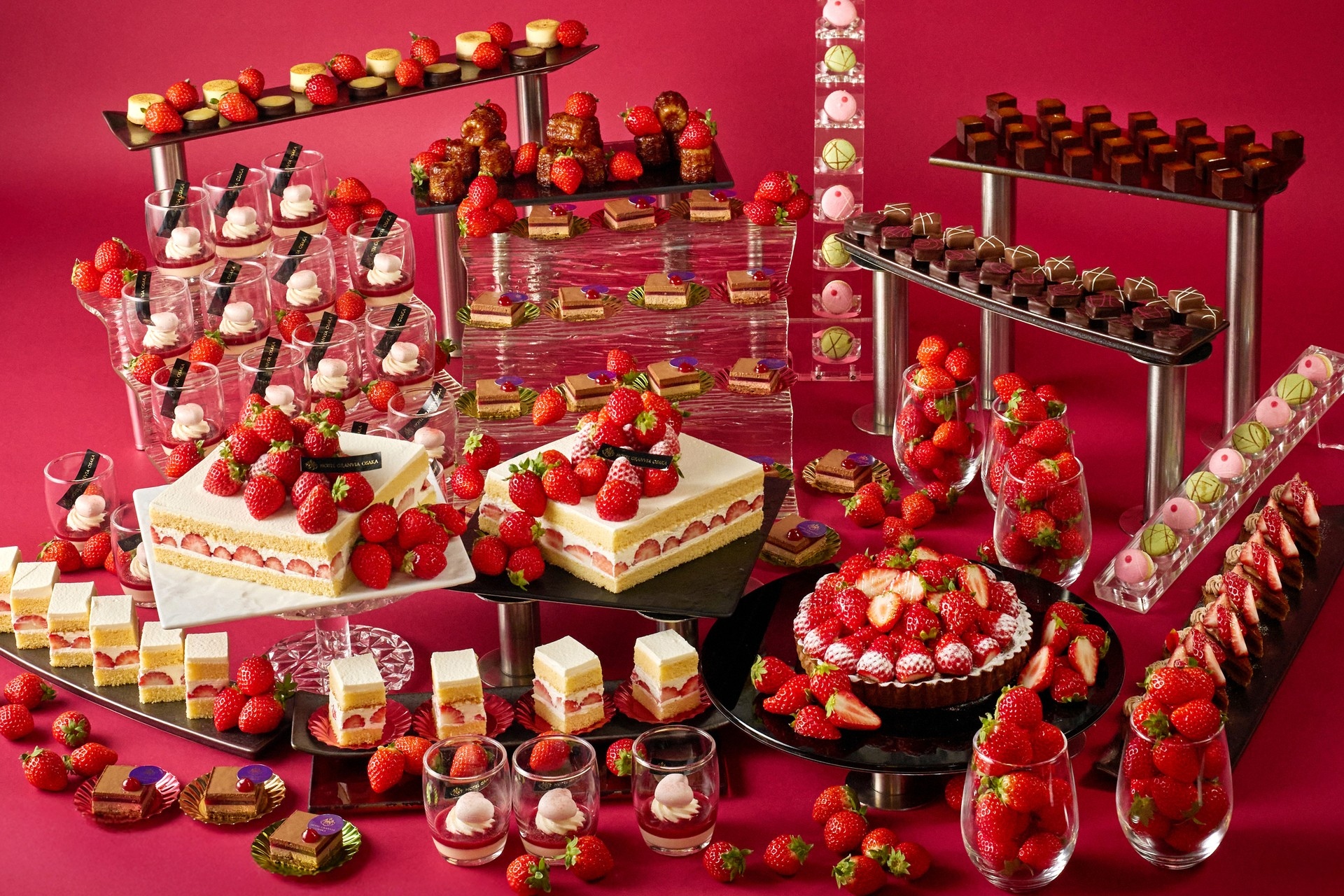 実力派パティシエ4名の新作いちごスイーツも食べ放題！ 「駅上HOTEL de 至福のいちごブッフェ」開催