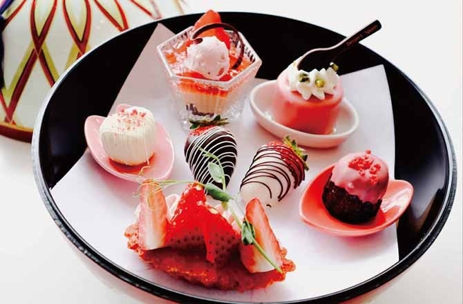 苺スイーツで高まる“苺気分”　甘酸っぱい春を食べ尽くす！装い新たな「苺のデクリネゾン」、華やかな苺のパフェなど　苺フェア開催