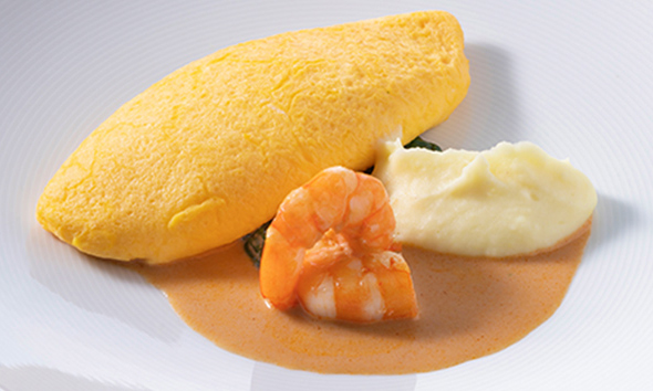Omelet made from Hoshinosato brand eggs, and creamy shrimp sauce